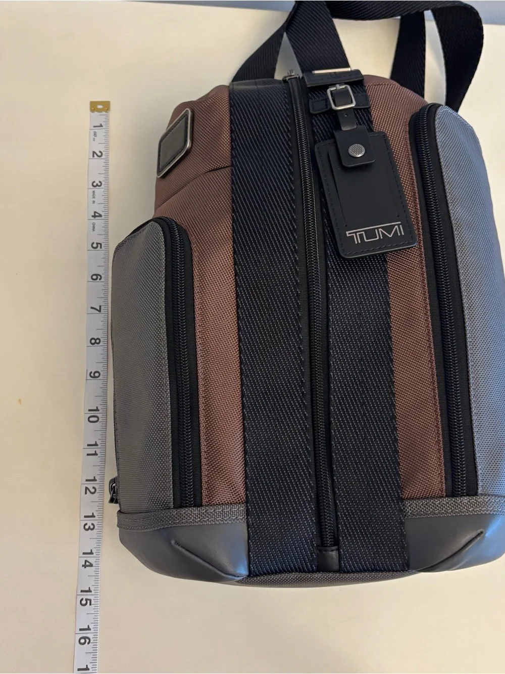 Tumi Higgins men’s sling pack brown NEW